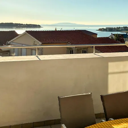 Apartamento In Rab With House Sea View