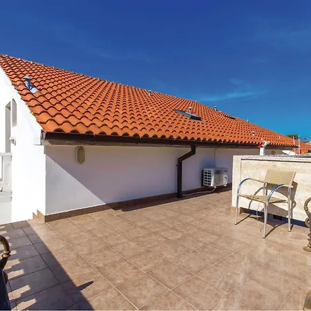 In Rab With House Sea View شقة