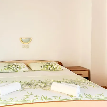 In Rab With House Sea View Apartamento Rab Town
