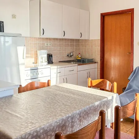 Appartement Stunning In Rab With Wifi