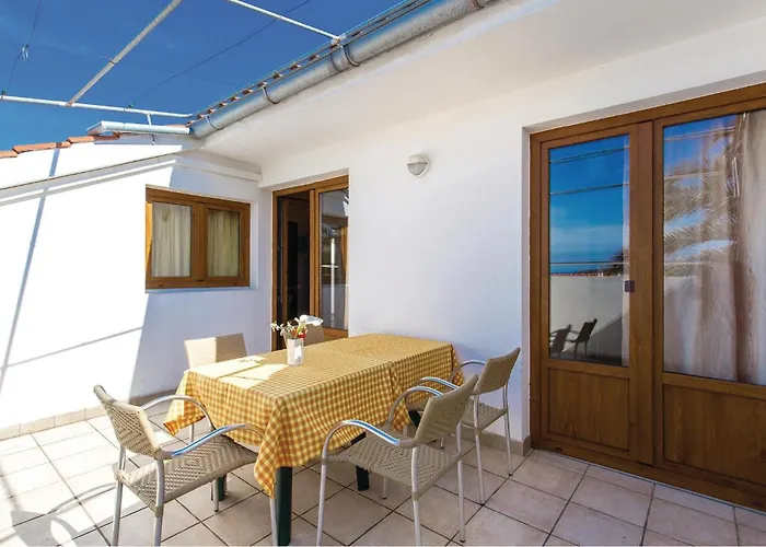 Stunning In Rab With Wifi